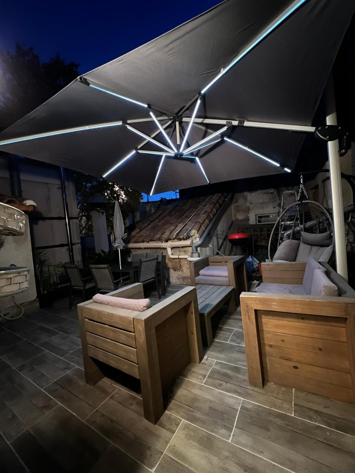 Renove, Vue Sur Palais Des Papes, Terrasse Et Wifi Troisieme Etage Avignon Exterior foto